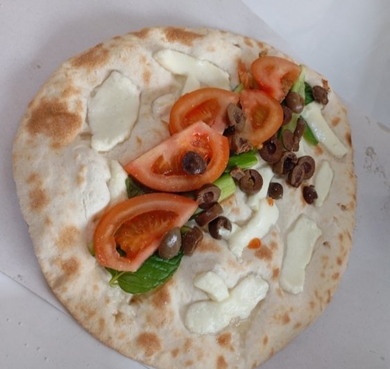 ­منقوشة حلوم مع خضرة