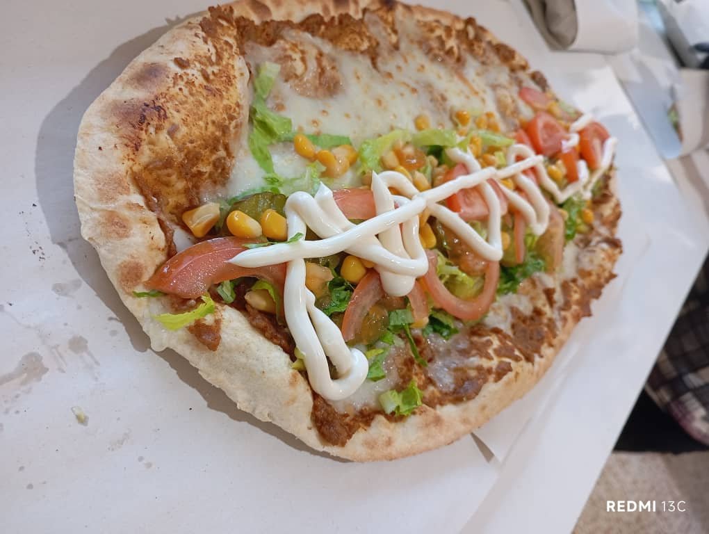 منقوشة سجق وجبنة